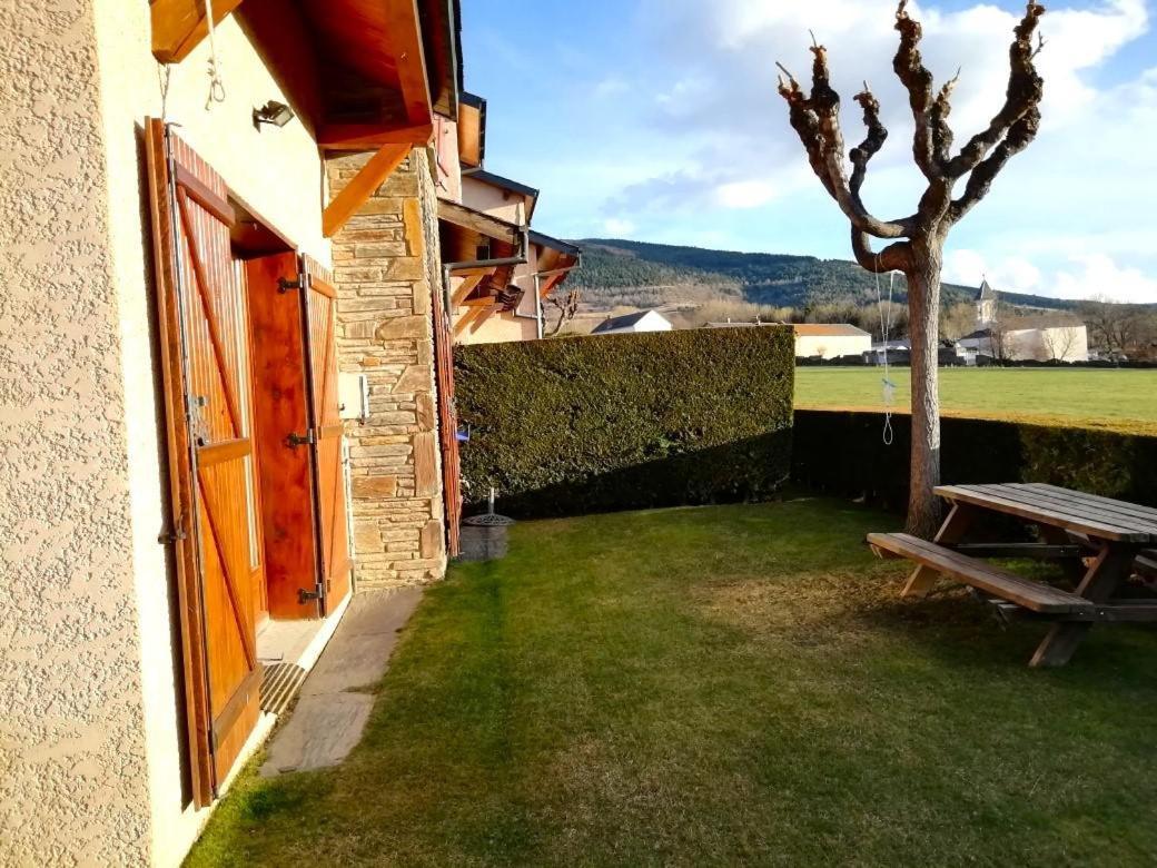 Casa Adosada Para Familias En Santa Leocadia Sainte-Leocadie Bagian luar foto